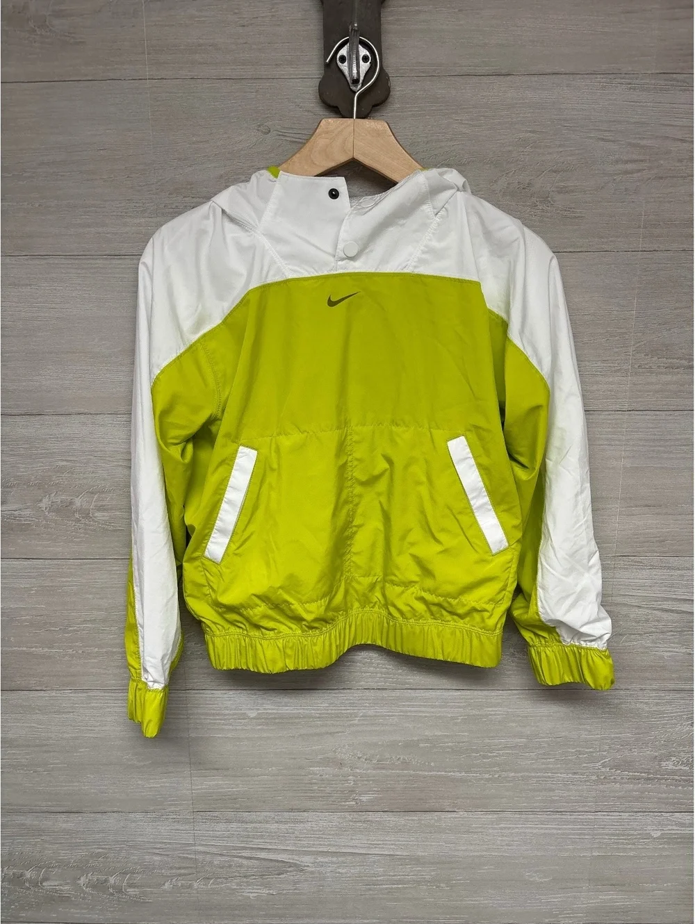 * | Nike | girls pullover. Size M.